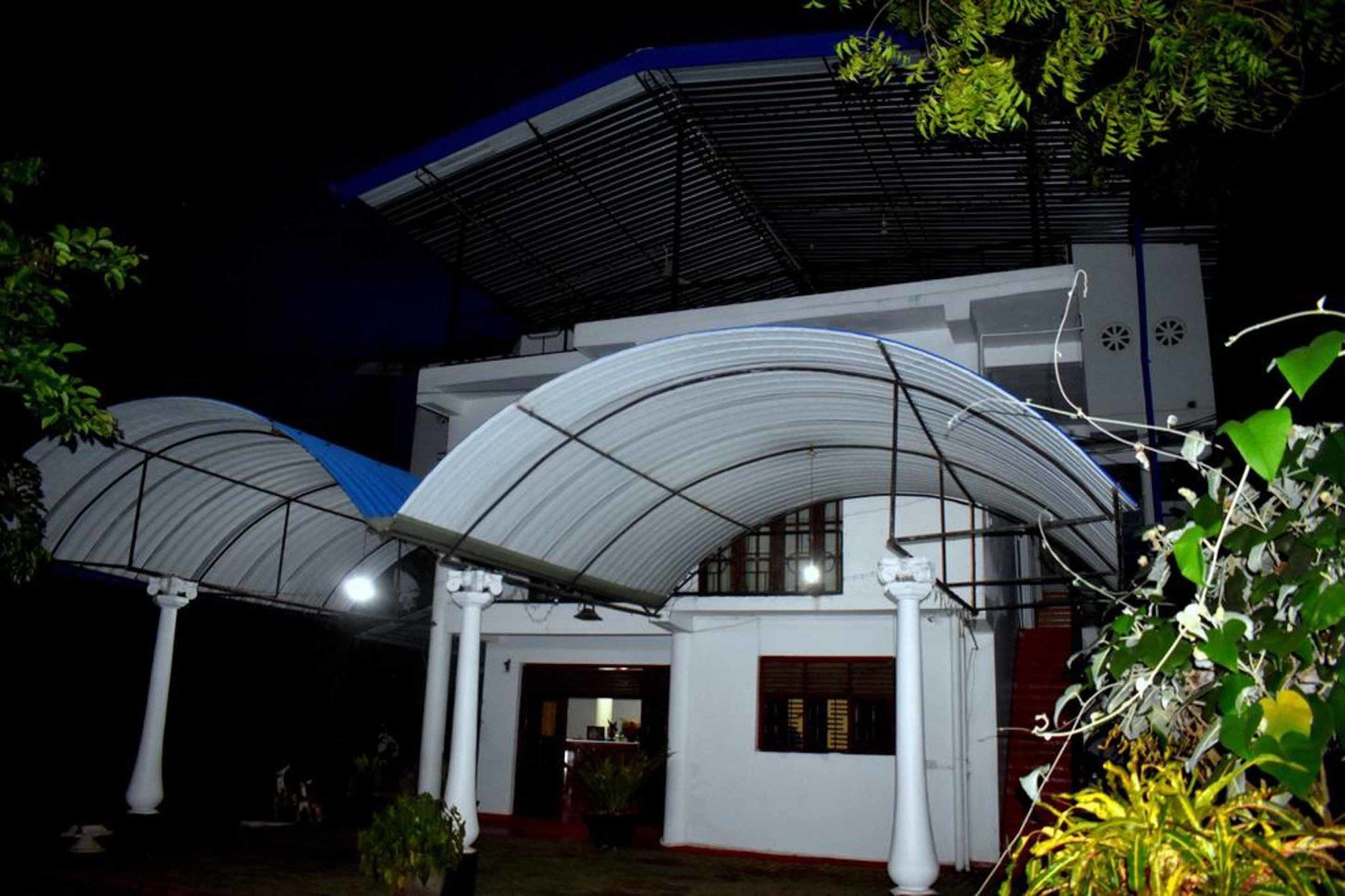 Yoho Avinro Garden Hotel Anuradhapura Exterior photo
