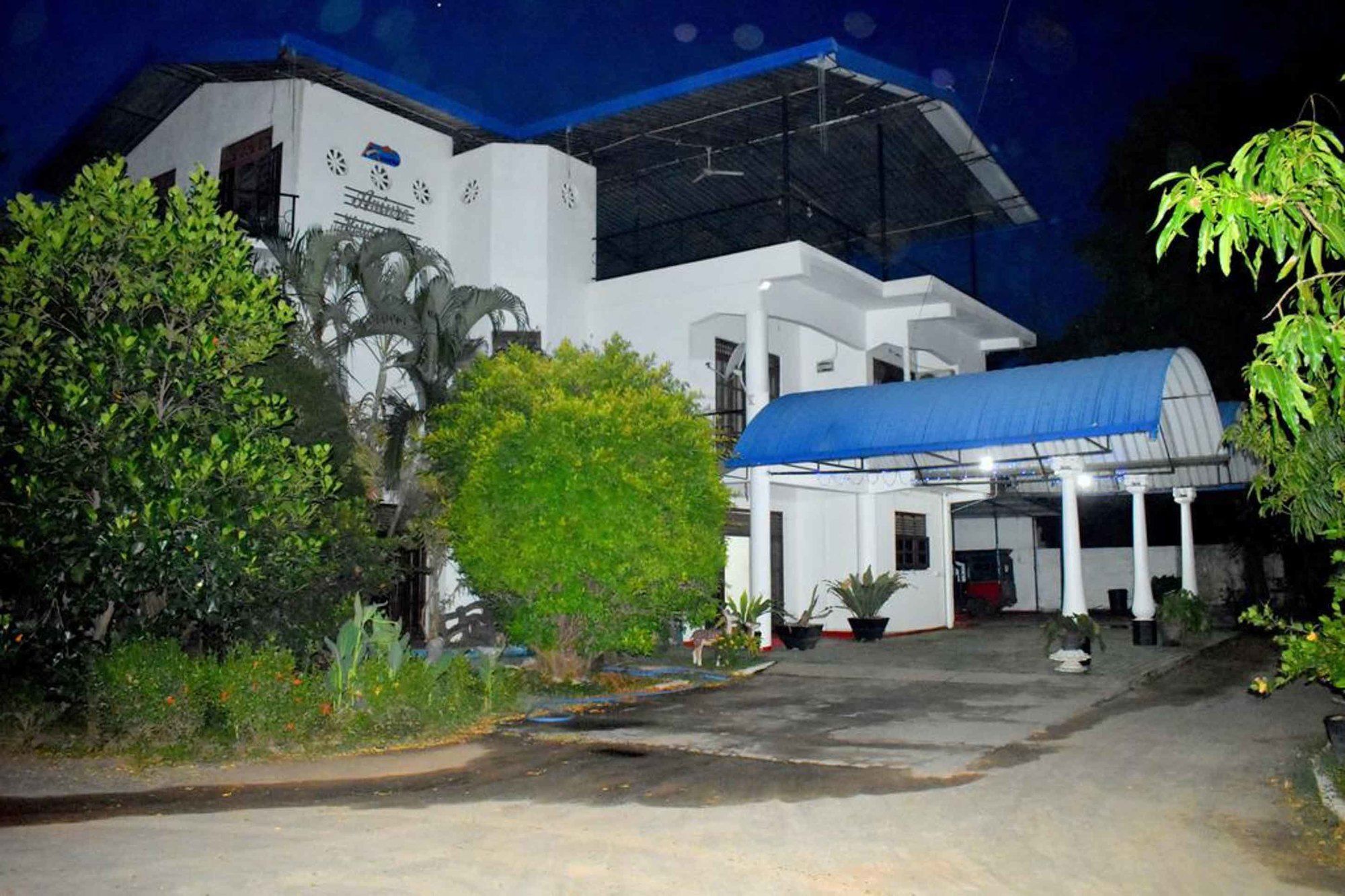 Yoho Avinro Garden Hotel Anuradhapura Exterior photo